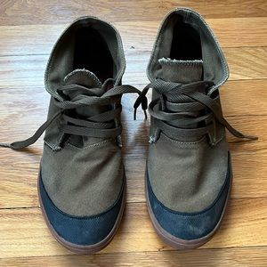 Men’s canvas shoes